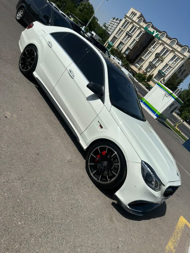 W212 Arginal 6.3 AMG. 2011