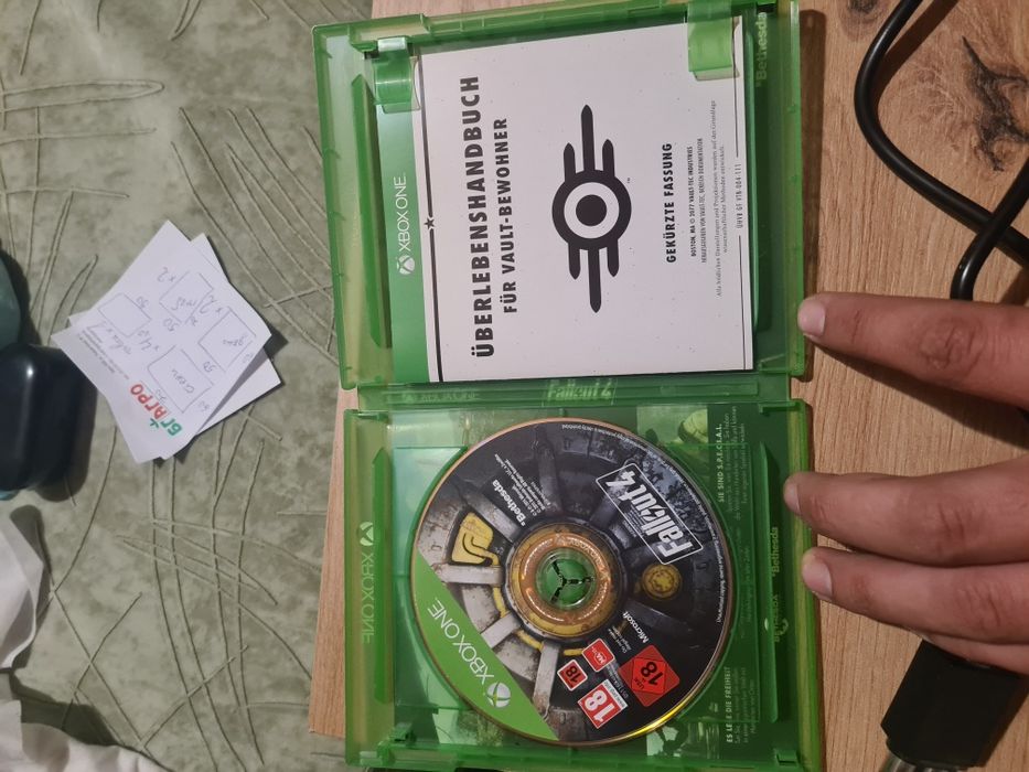 Xbox one 500gb с контролер и игра fallout 4