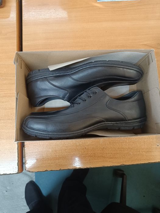 Продавам обувки ..