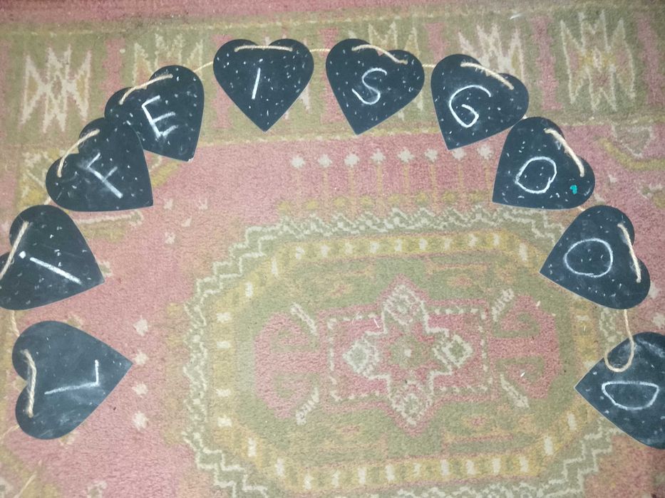 ПРОДАМ ПОДВЕСКУ С НАДПИСЬЮ для декора дома! LIVE IS GOOD -жизнь хороша