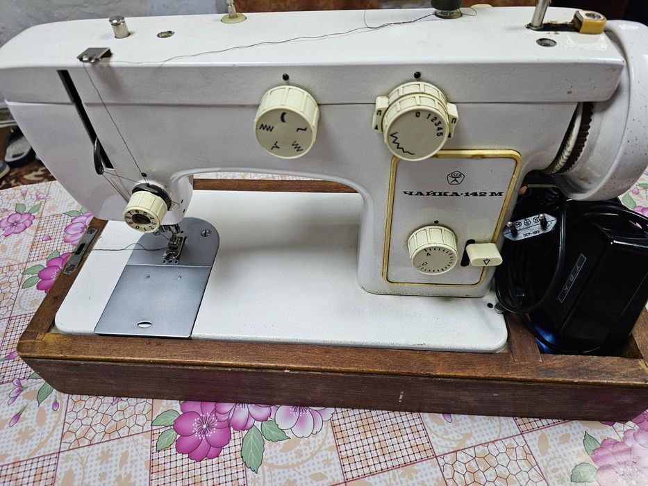 Швейная машина Чайка 142м