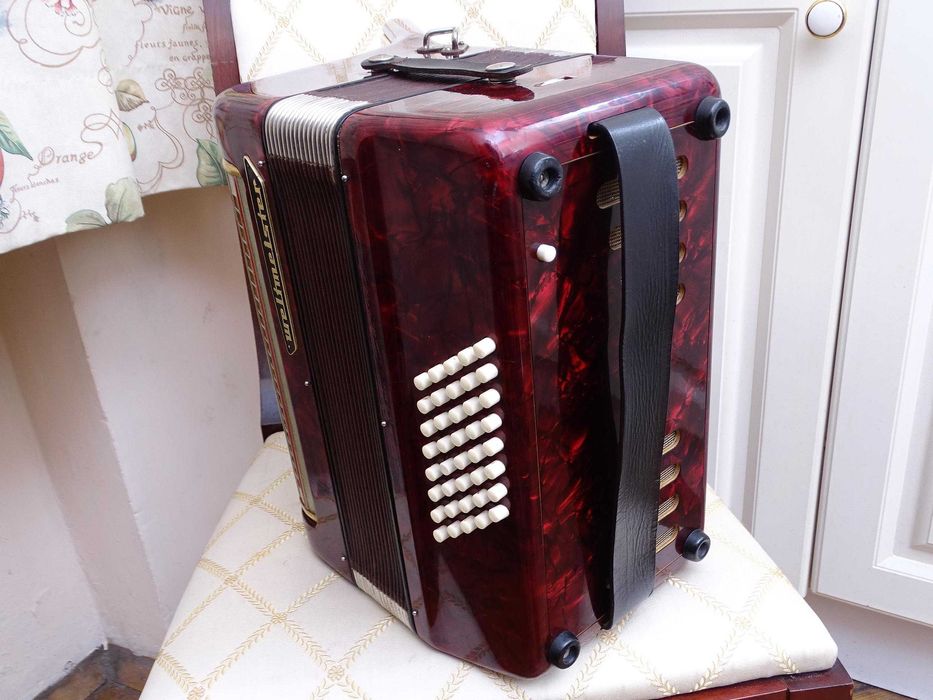 Стар акордеон Велтмайстер 40 баса