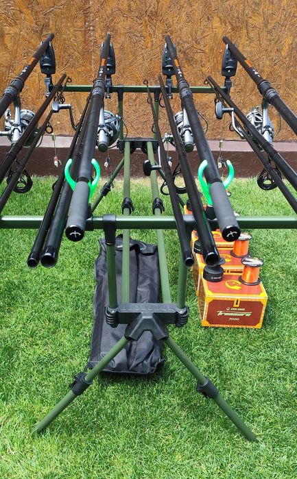 Set Pescuit, 4 Lansete Carbon,4 Mulinete 7000 cu Baitrunner,Rod Pod