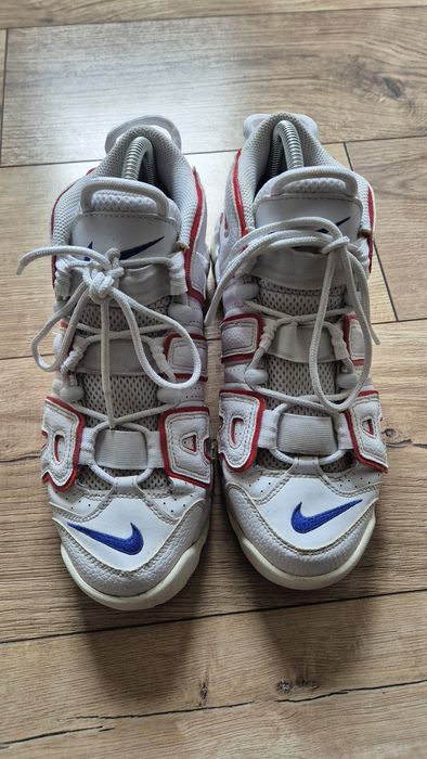 Vand adidasi Nike