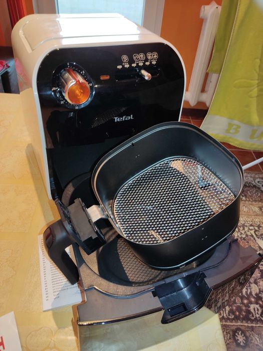 Фритюрник Tefal FX100015 Fry Delight, 1400W, Капацитет 0,8 kg