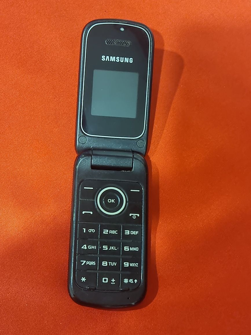 Vand Telefon cu clapeta Samsung GT-E1190 perfect funcțional