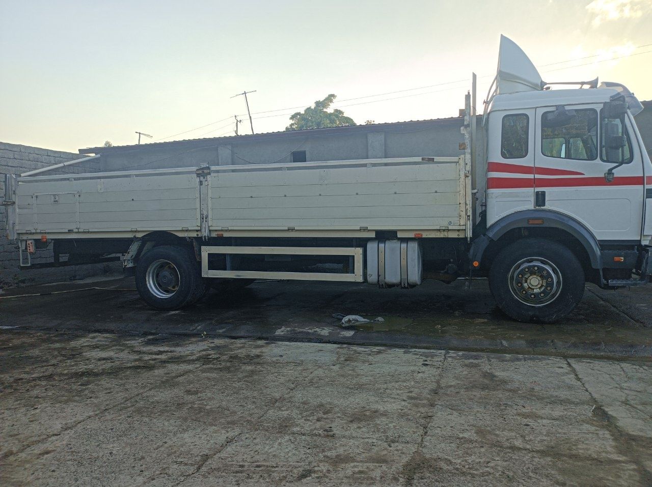 Mersades benz 1824 moshina