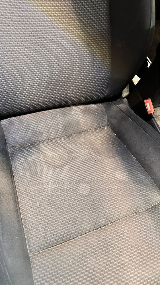 Curațare interior auto