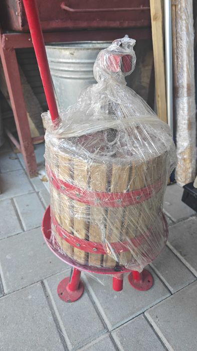 Presa de struguri manuala Szentkiraly SZP-08, 80 kg/h, 8 litri