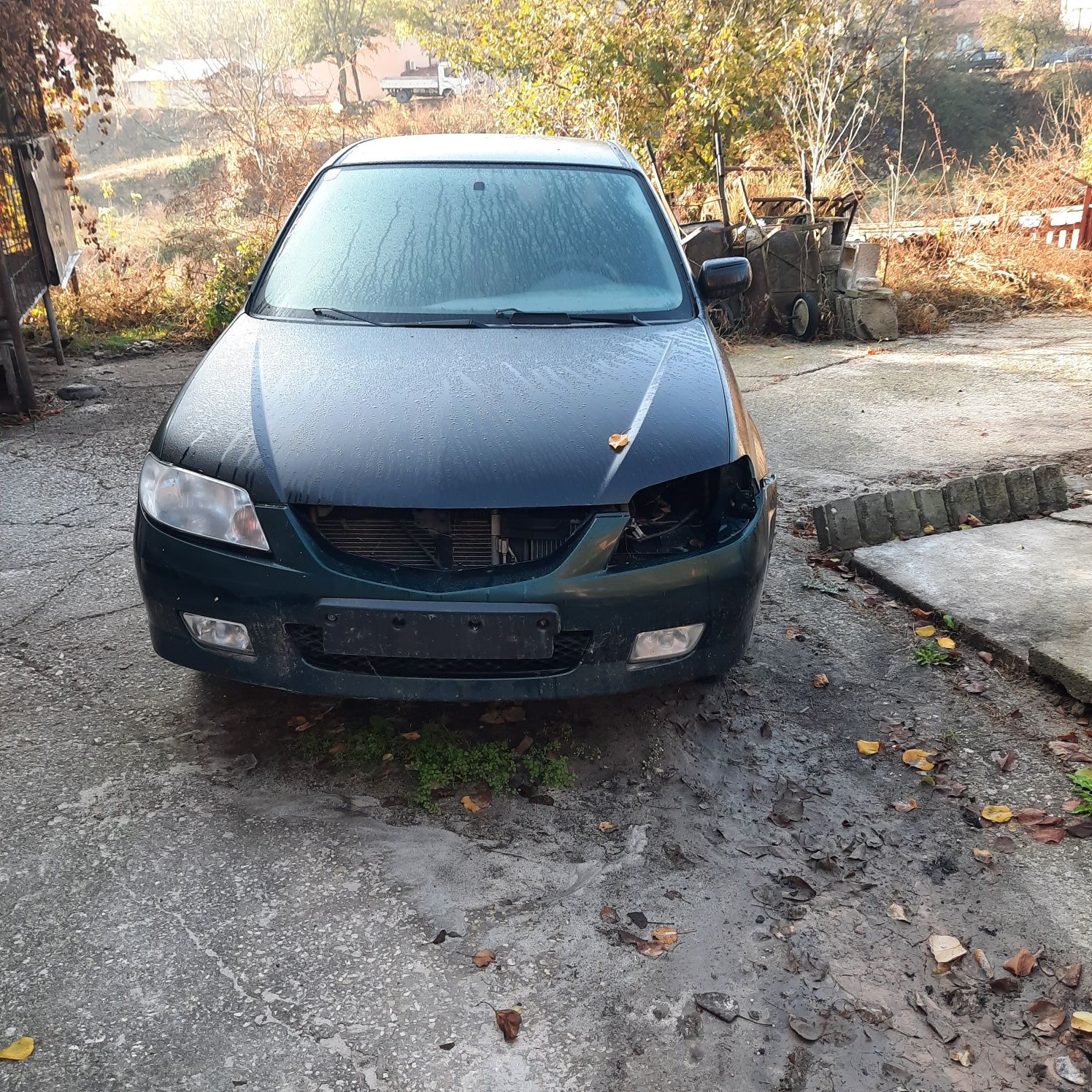 Продавам Mazda 323f 2.0(101) (на части)