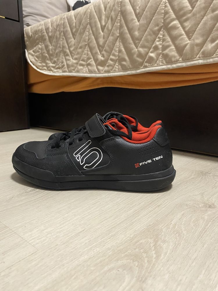 Обувки за клипсове adidas five ten