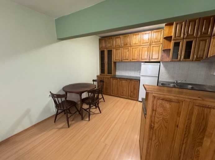 Дава се под наем Тристаен апартамент в София, Център - 76 кв.м за 500 € - Снимка #1