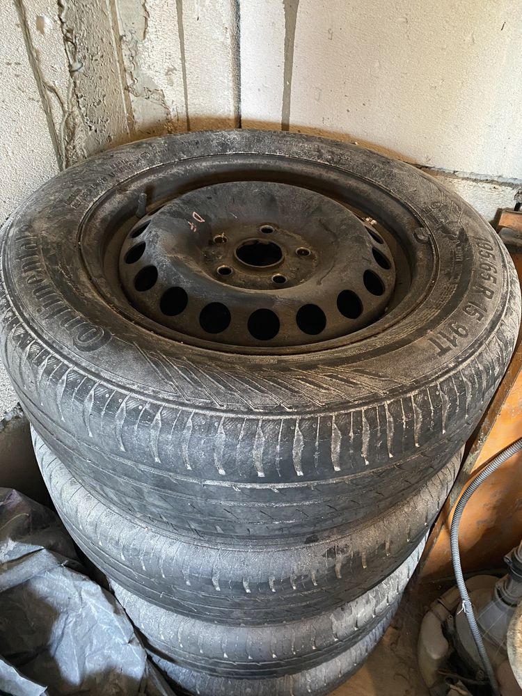 Vând anvelope de vară Continental 195/65R15+jante