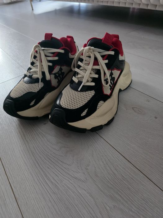 Încălțăminte made by socety