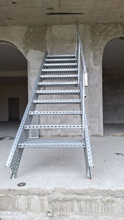 scarii metalice zincate exterioare și pentru incendii 50%