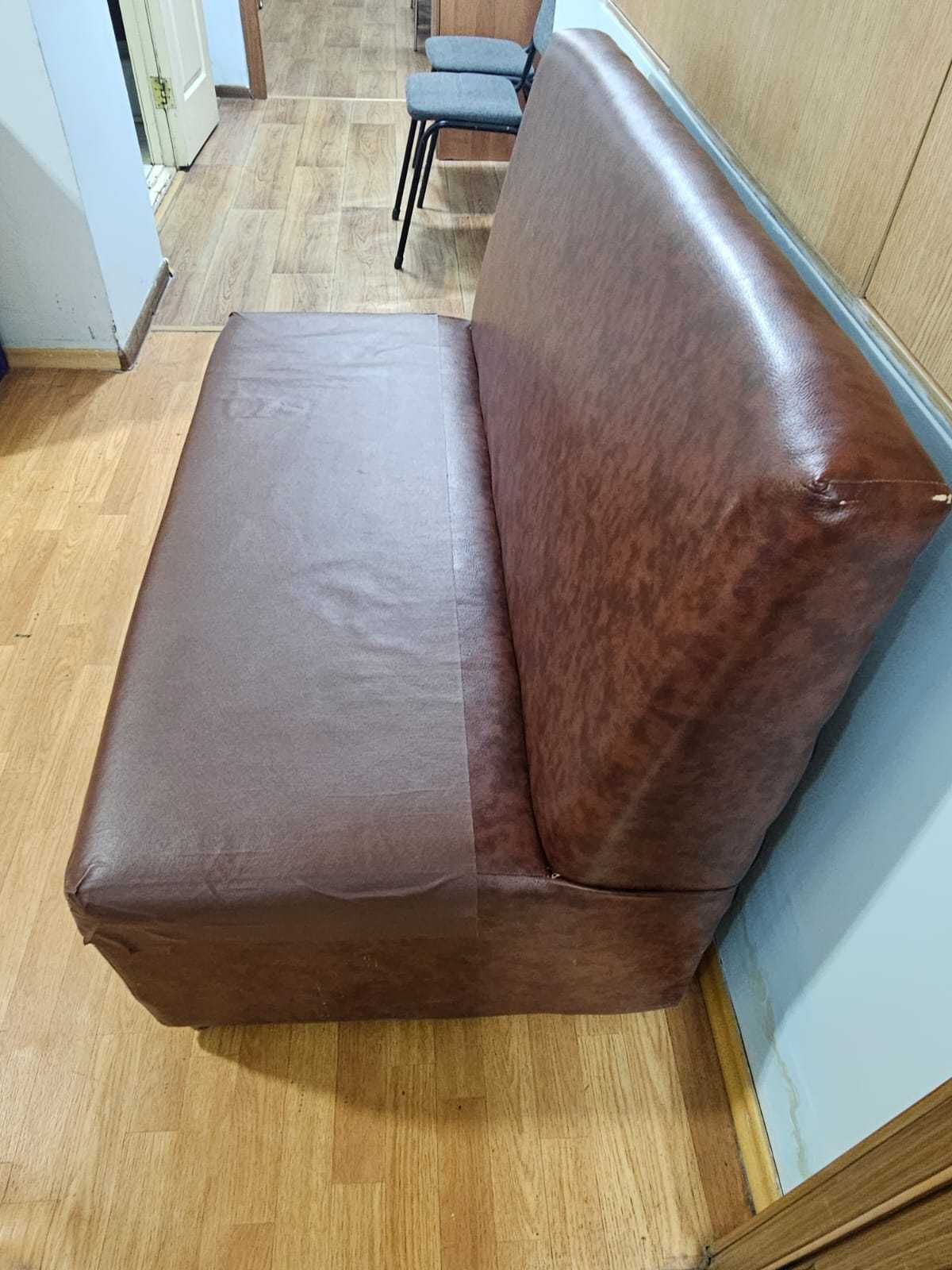 Продам диван для офиса