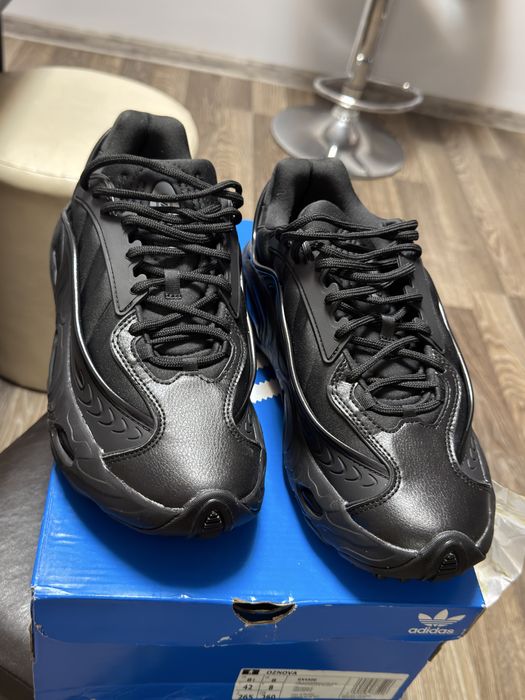 Adidas 42 (Чисто Нови )