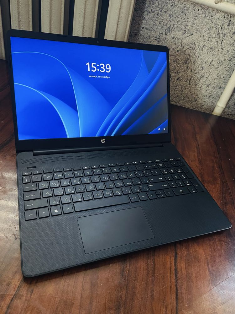 Hp noutbuk core i3  8 kun ishlagan yangi turibdi