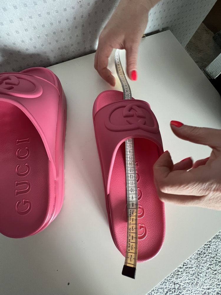 Gucci slides pink