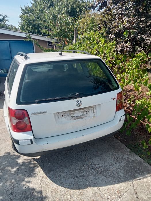 Pentru piese - Volkswagen Passat 2002 1.9tdi 101cp lovit dreapta