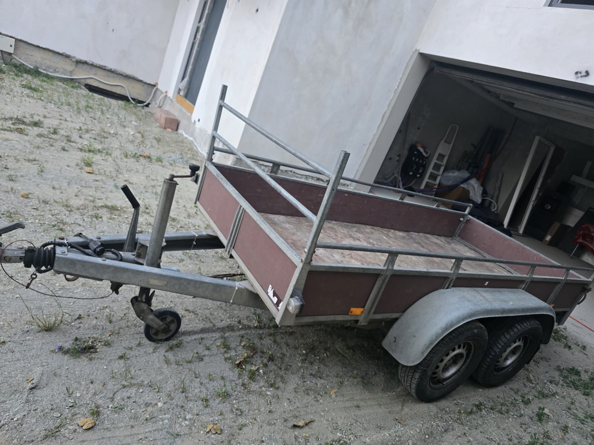 Vand remorca saris 1300kg 2000kg 3m lungime 1.3 latime din Germania