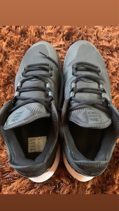 Nike маратонки черни със златно