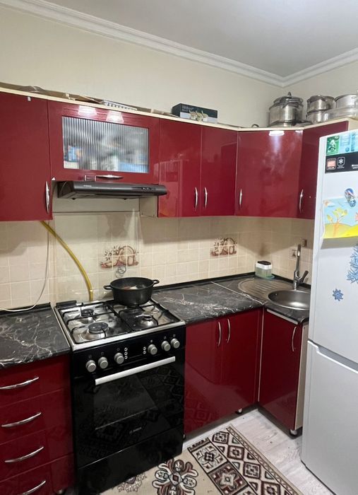 Продам кухонный гарнитур в отличном состоянии