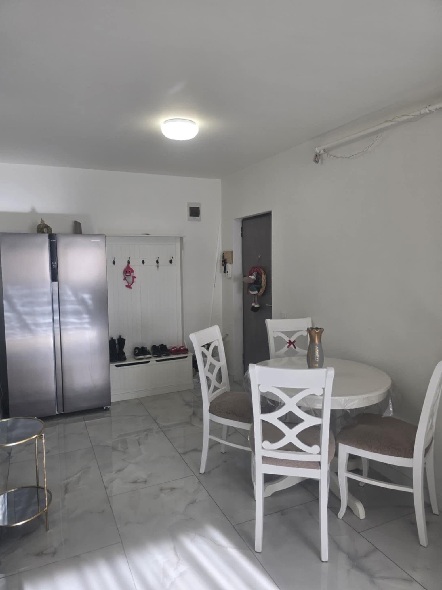 Vând apartament  zona eroilor