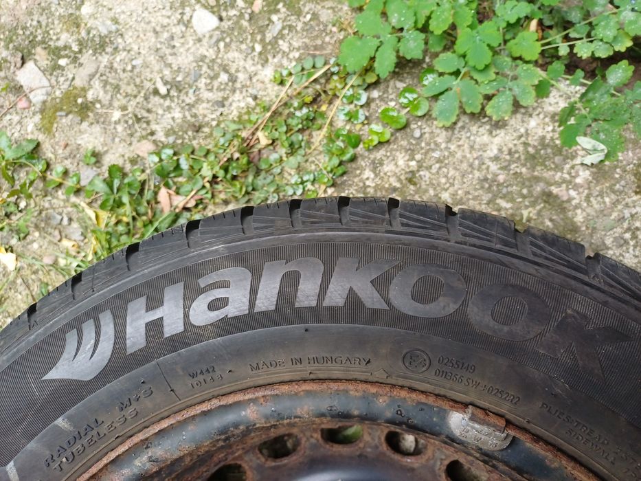 Vand 4 anvelope de iarna 175 70 r14 HANKOOK și GOODYEAR foarte bune
