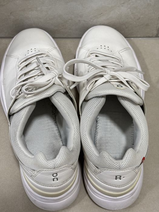 Adidasi on cloud roger 43