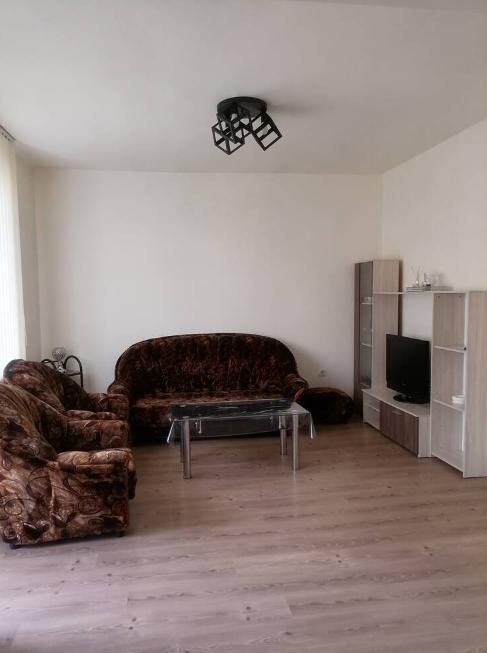 Дава се под наем Тристаен апартамент в Пловдив, Център - 90 кв.м за 500 € - Снимка #1