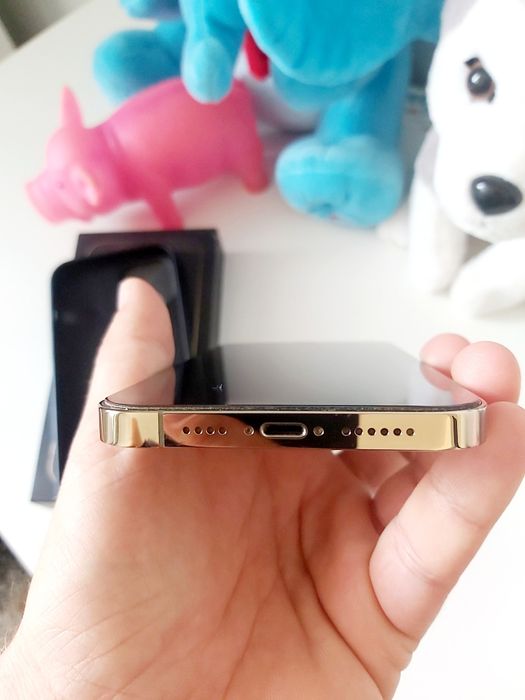 Iphone 12 pro max gold