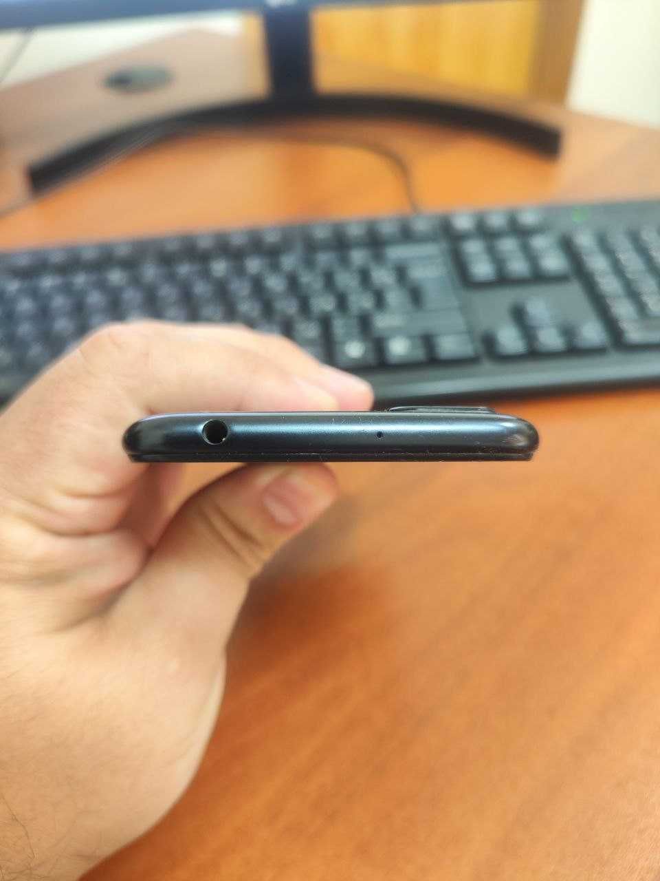 Продам Xiaomi Redmi 6 (64гб)