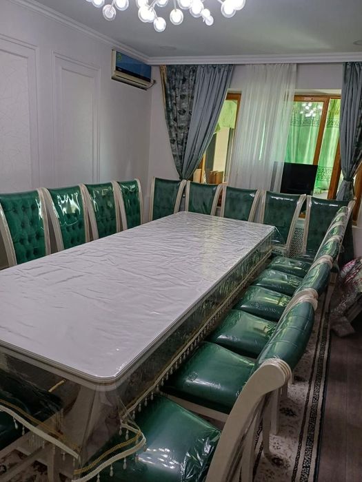 Стол и стулья новые