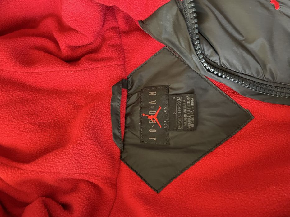 Продавам Jordan яке