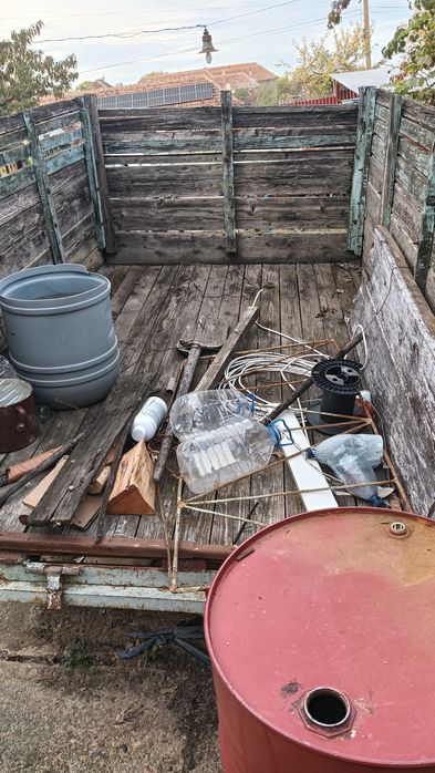 Vând remorca tractor