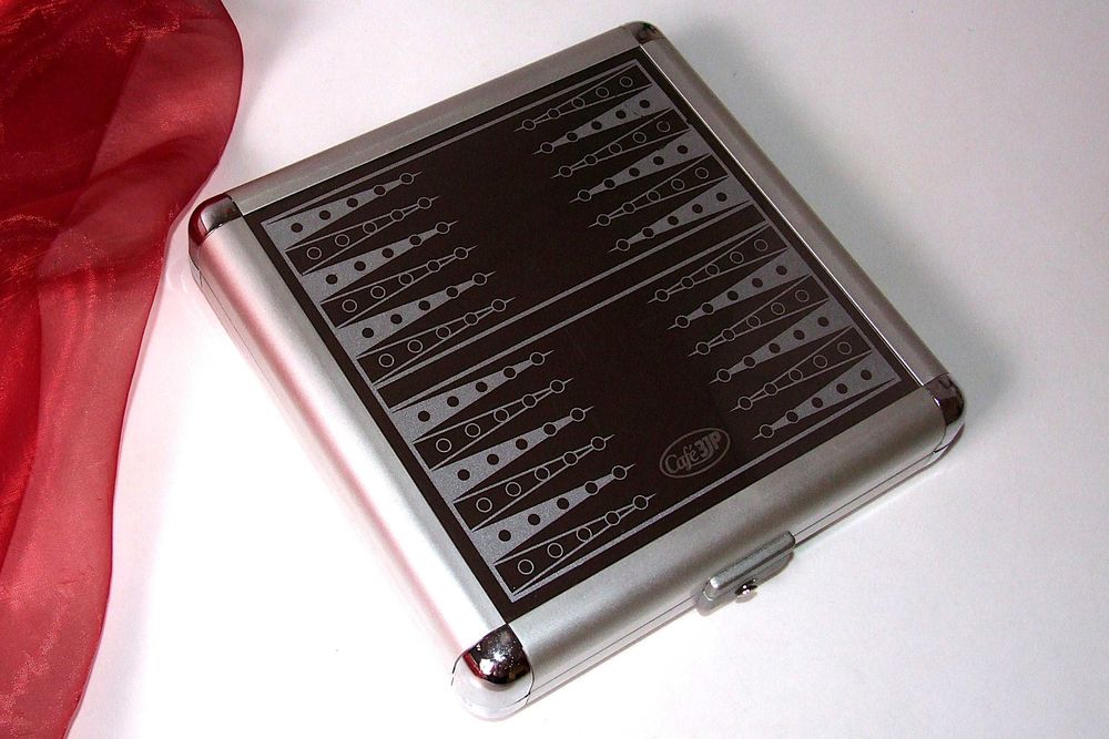 Table, Sah, Dame (3 in 1), piese magnetice BROOKSTONE, ideal calatorii