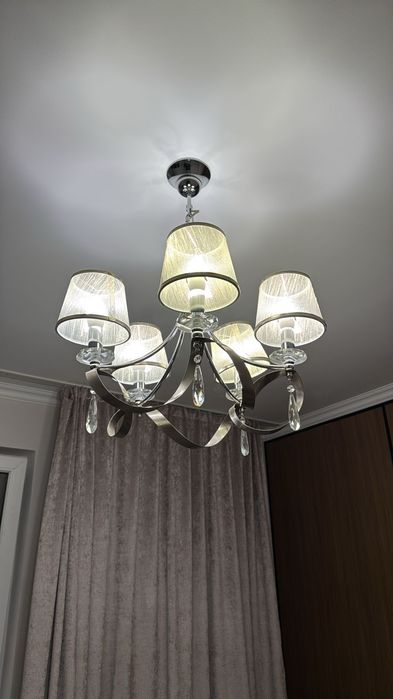 Срочно срочно продаются чешские люстры