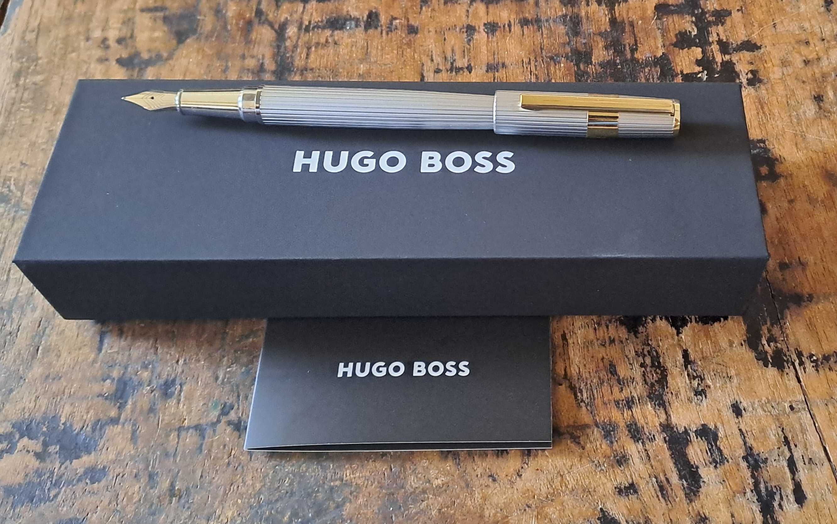 писалка HUGO BOSS Gear метал сребро и злато с модернизирани ивици