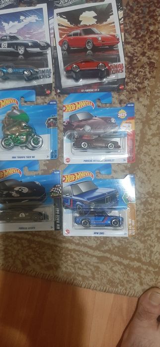 Vând 14 machete Hotwheels impecabile la 115 ron.