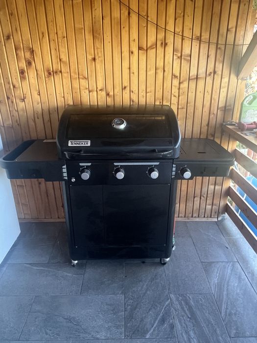 tenneker grill folosit doar de doua ori !