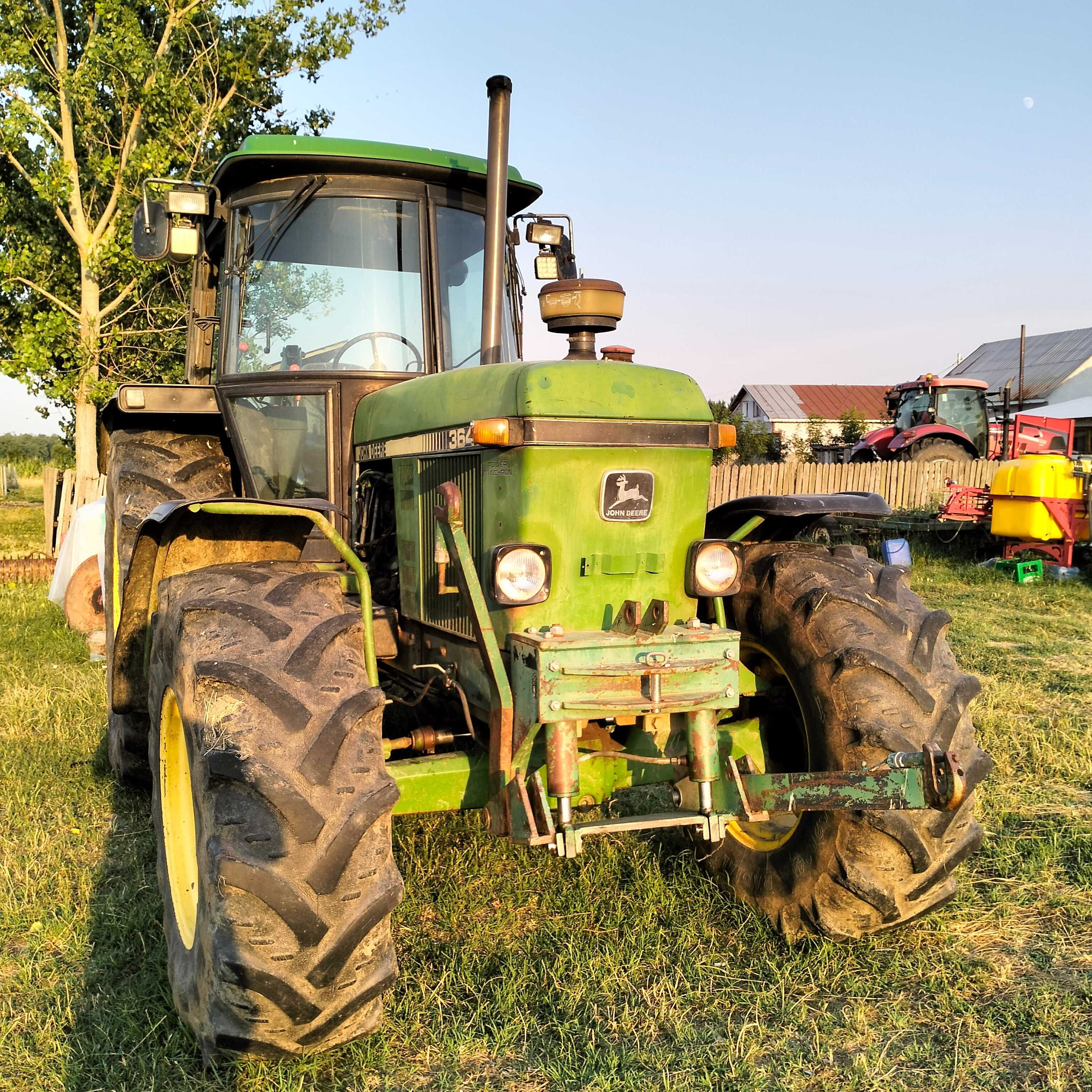 Vând JOHN DEERE 3640