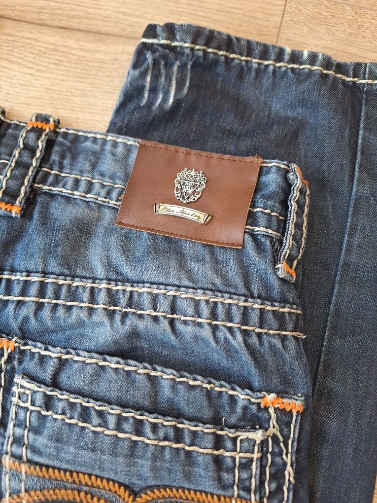 Blue Monkey Jeans

DM for dimensions

Condition: 10/10

Size: W31, L32