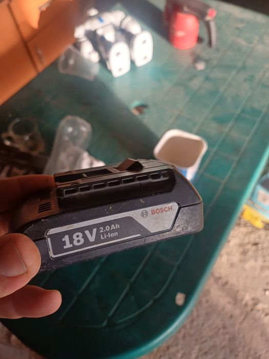Vând 3 bateri 2 bucati de 2 AH una de 4ah BOSCH