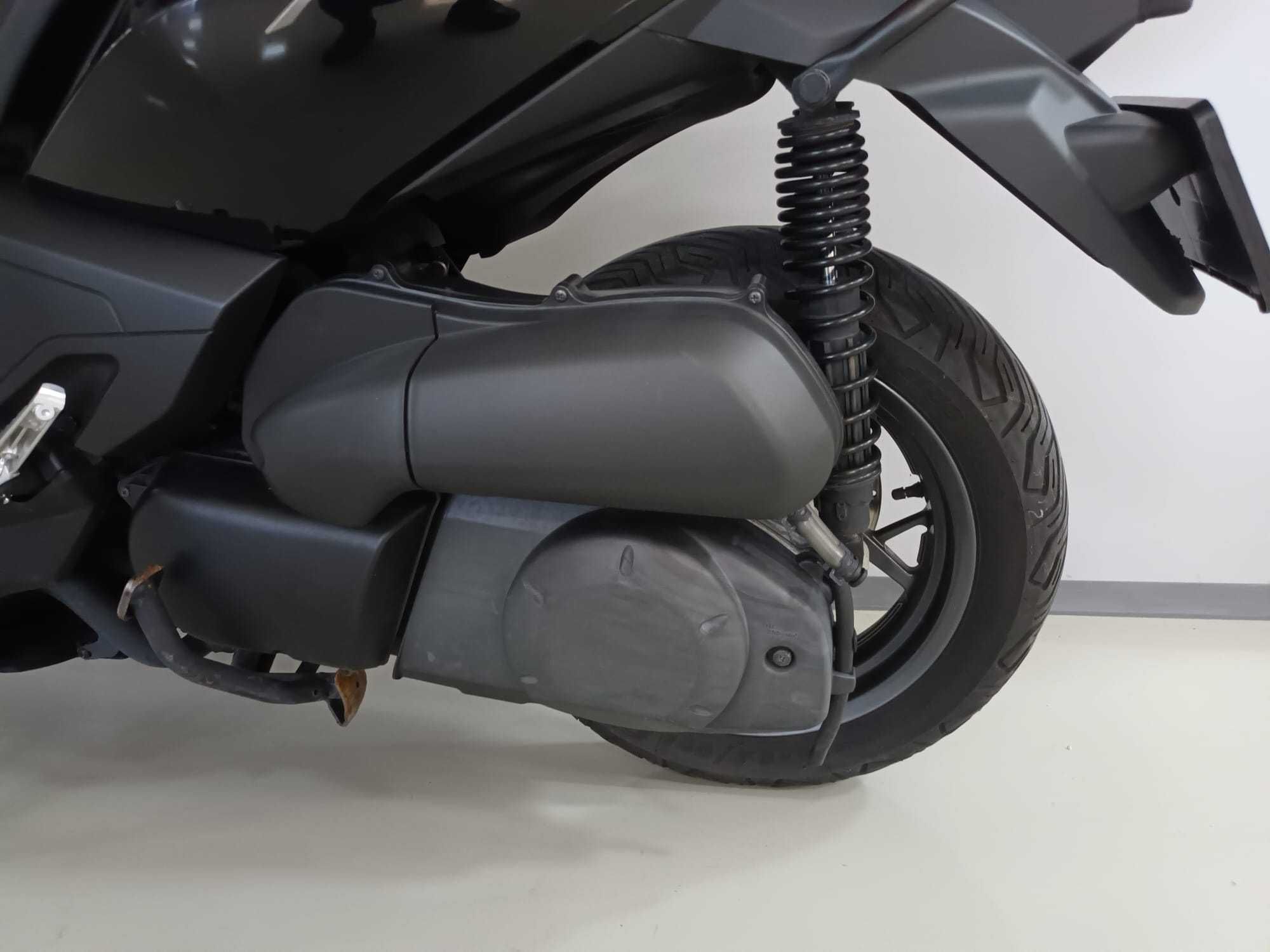 Scuter Yamaha YP 250 X-MAX 2015 cu ABS