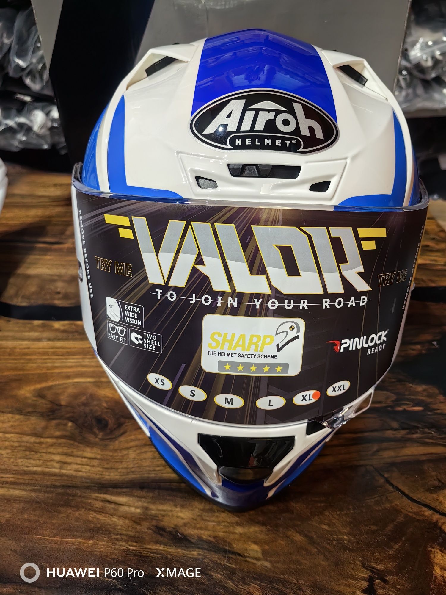 Airoh Valor Wings Blue Gloss
Размер XL