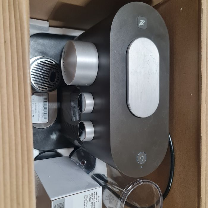 Vând aparat cafea nespresso expert&milk