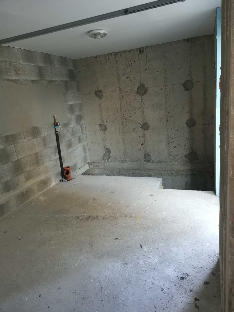 Дава се под наем Гараж / Паркомясто в София, Надежда 4 - 50 кв.м за 385 € - Снимка #1