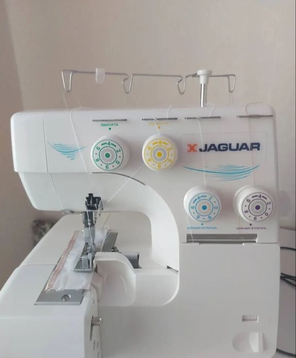 Швейная машина оверлок