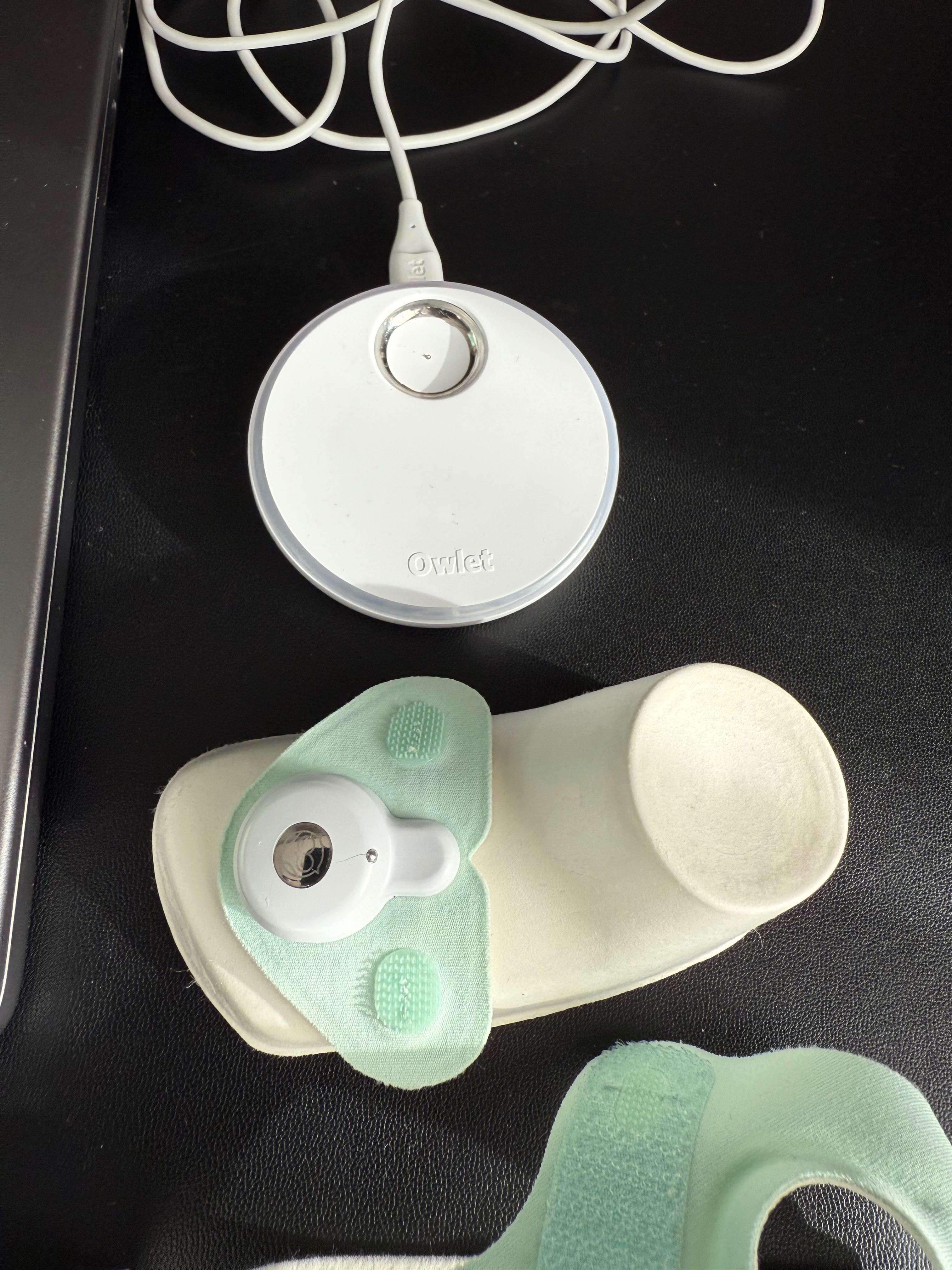 Уникалния Owlet Умен чорап 3 заедно с Owlet Камера 2 в комплект